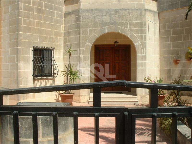 Villa in Madliena To Rent