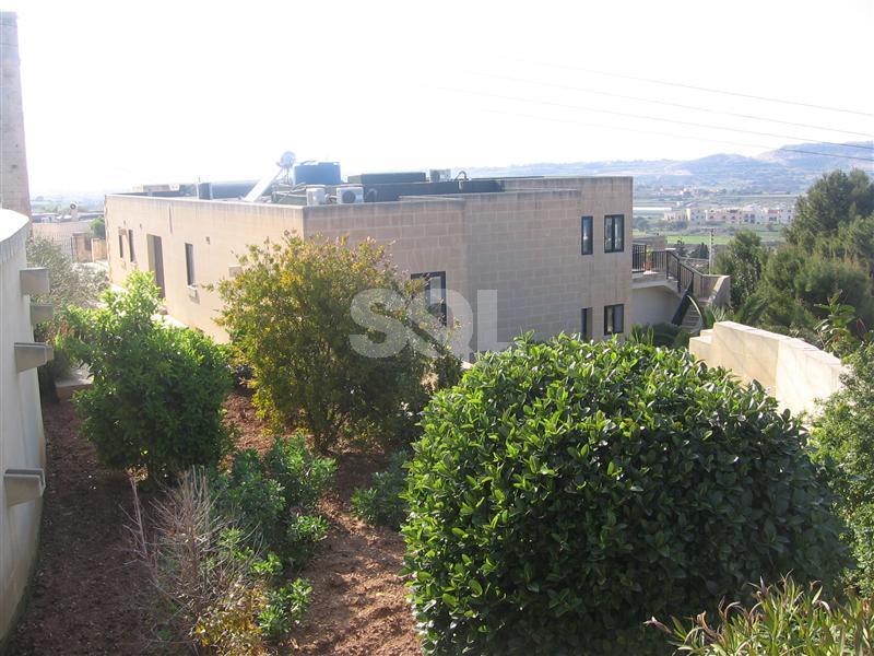 Villa in Madliena To Rent