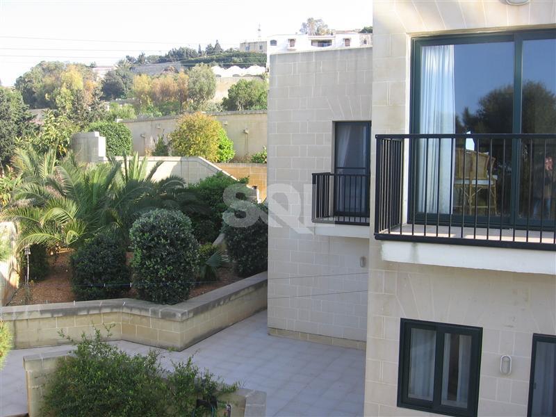 Villa in Madliena To Rent