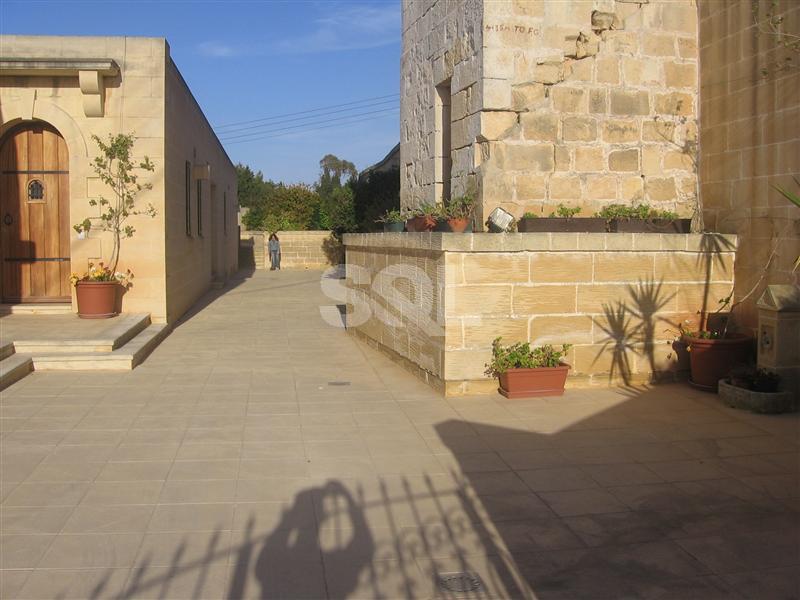 Villa in Madliena To Rent