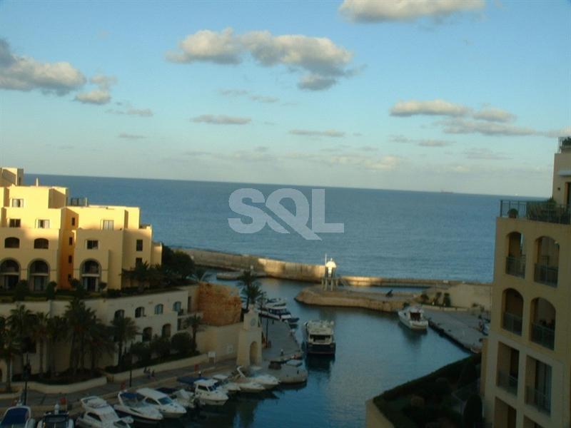 Apartment in Portomaso To Rent