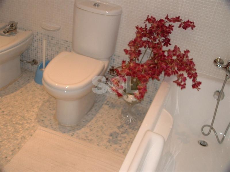 Apartment in Portomaso To Rent