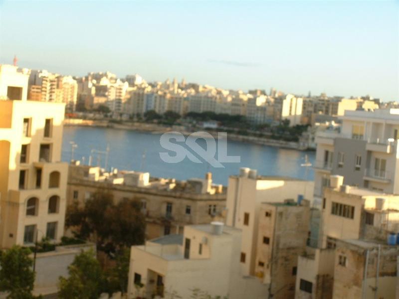 Apartment in Portomaso To Rent