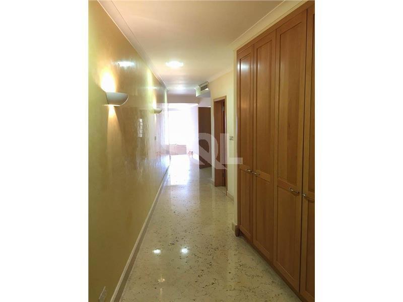 Apartment in Portomaso To Rent