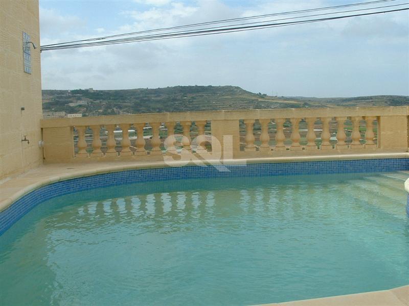 Farmhouse in Manikata To Rent