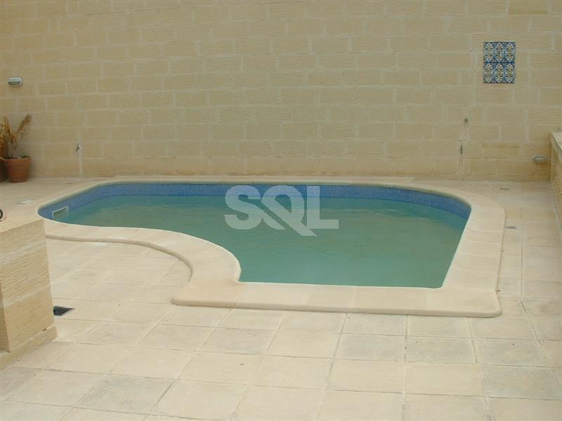 Farmhouse in Manikata To Rent