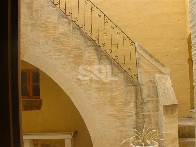 Farmhouse in Manikata To Rent