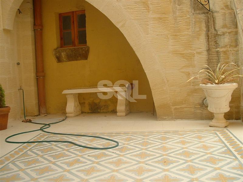 Farmhouse in Manikata To Rent