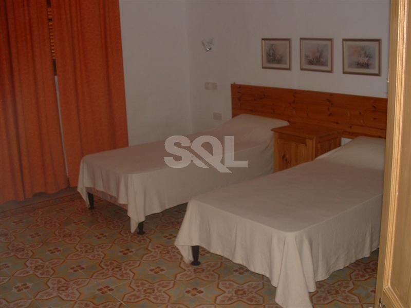 Farmhouse in Manikata To Rent