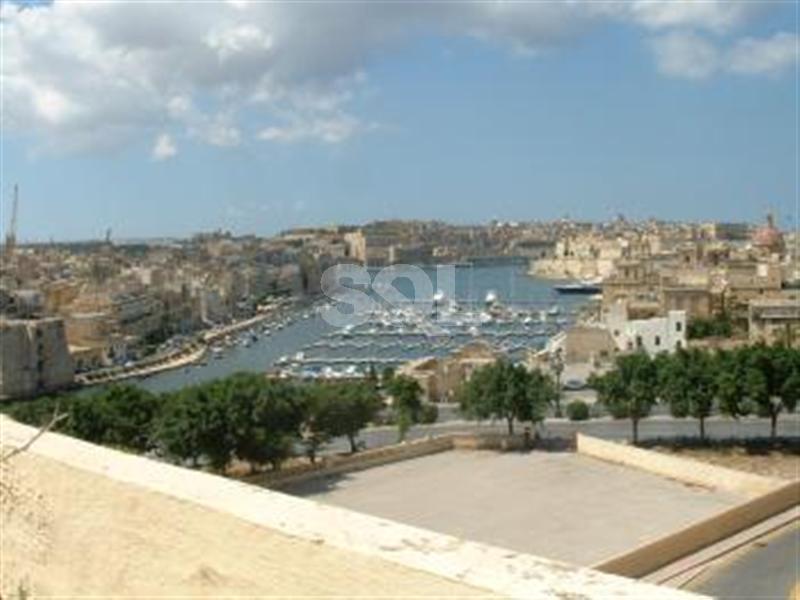 House of Character in Cospicua (Bormla) To Rent