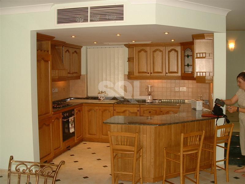 Apartment in Portomaso To Rent