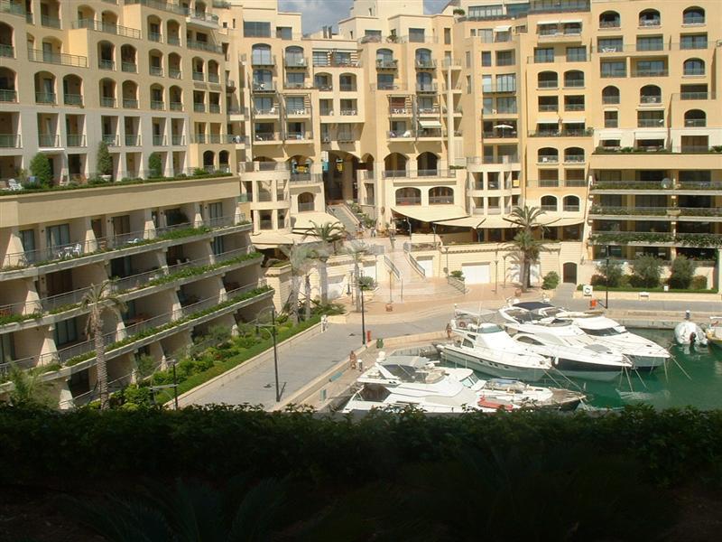 Apartment in Portomaso To Rent