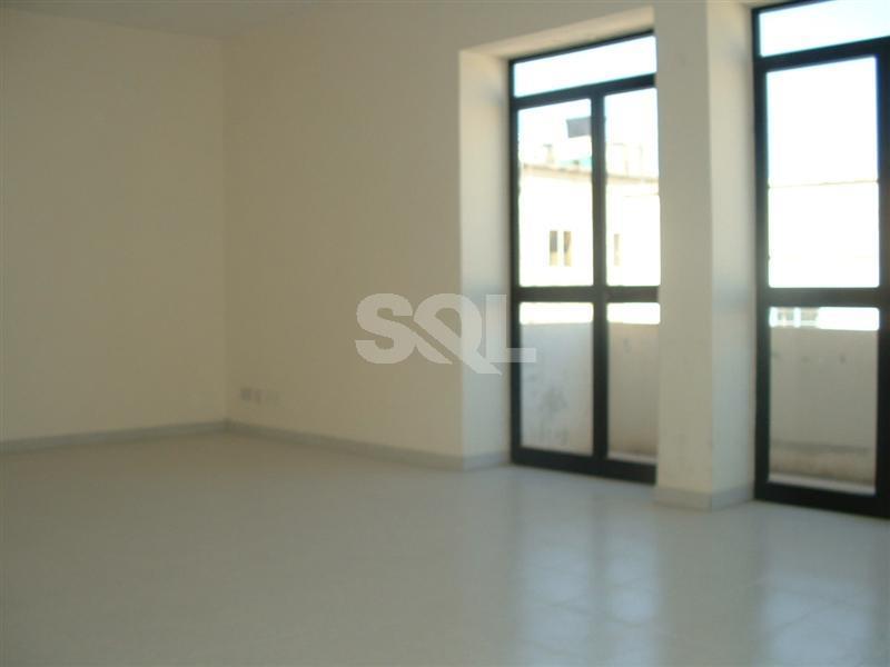 Retail/Catering in Ta' Xbiex To Rent