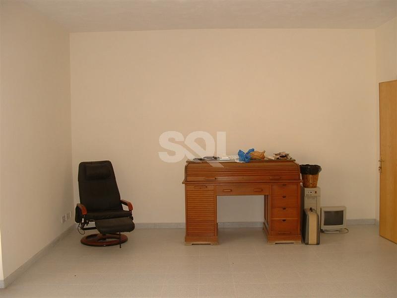 Retail/Catering in Ta' Xbiex To Rent