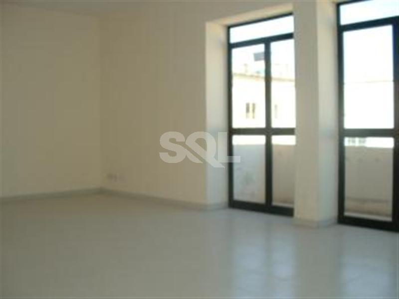 Retail/Catering in Ta' Xbiex To Rent