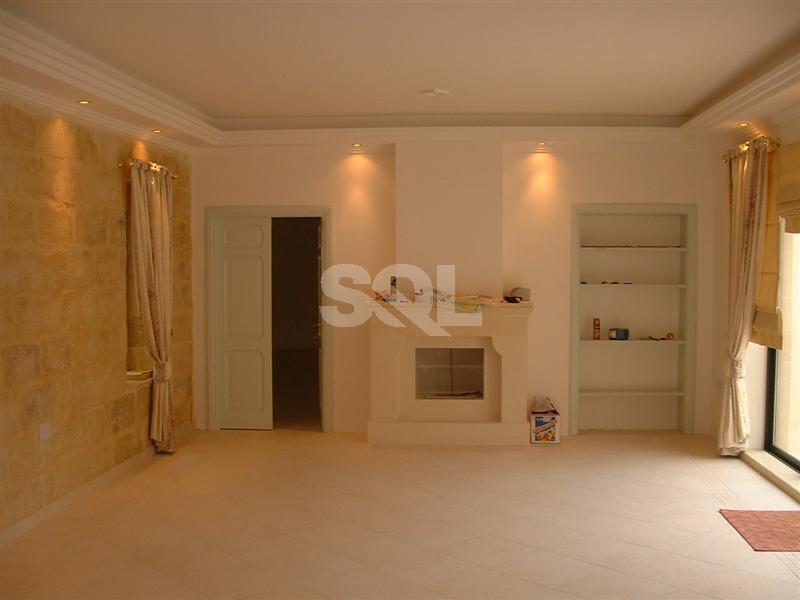 Villa in Lija To Rent
