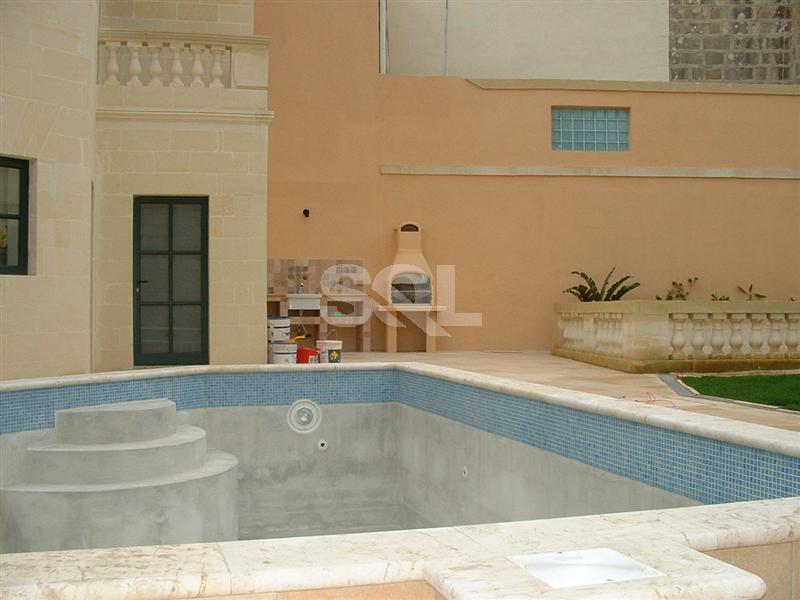 Villa in Lija To Rent