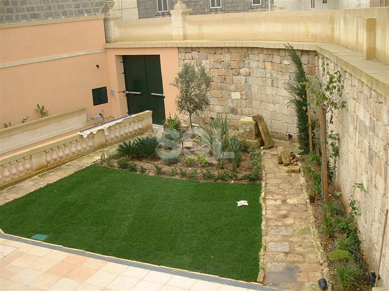 Villa in Lija To Rent