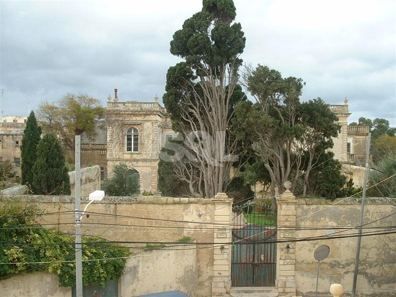 Villa in Lija To Rent