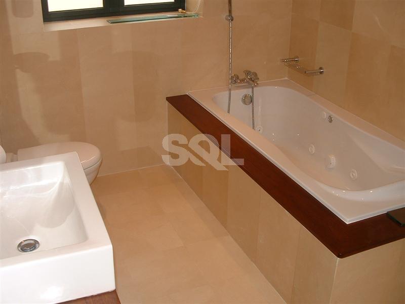 Villa in Lija To Rent