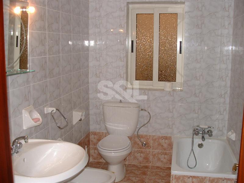 Terraced House in Pembroke To Rent