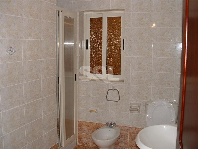 Terraced House in Pembroke To Rent