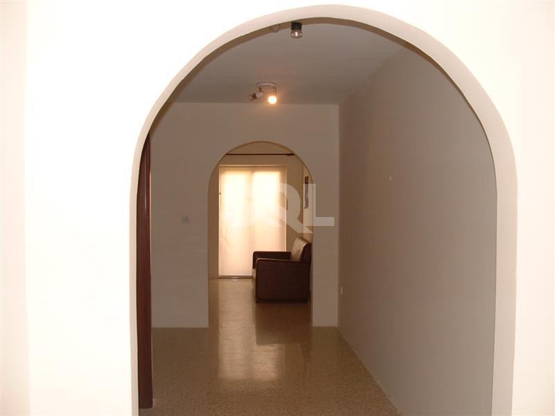 Terraced House in Pembroke To Rent