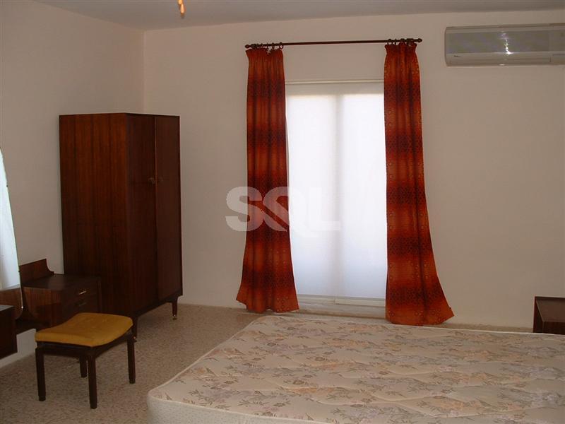 Terraced House in Pembroke To Rent