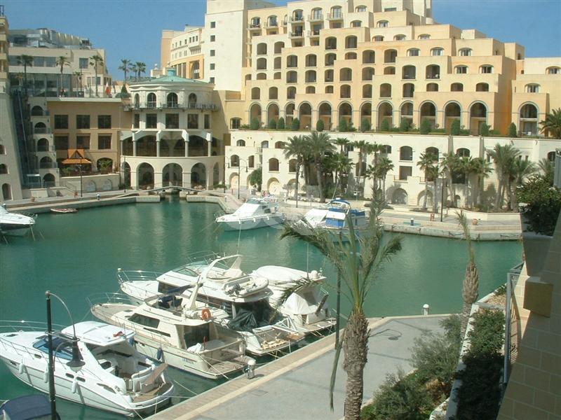 Apartment in Portomaso To Rent