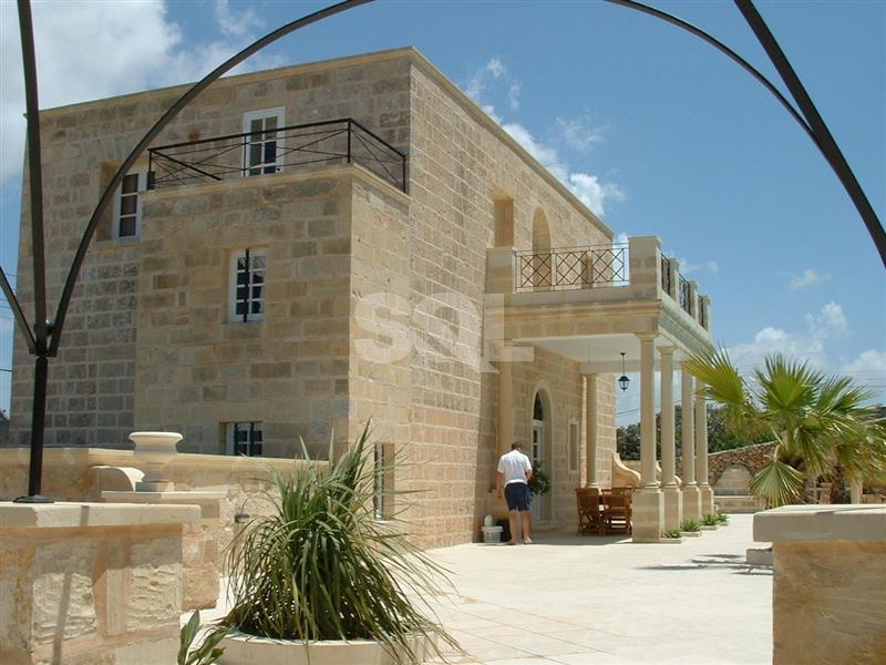 Farmhouse in Wardija To Rent