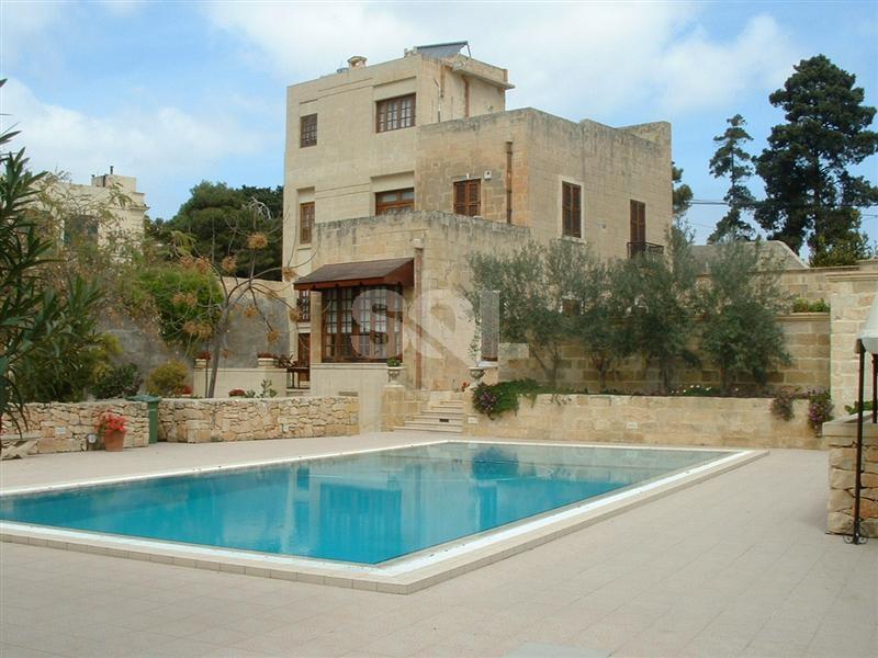 Villa in Attard To Rent