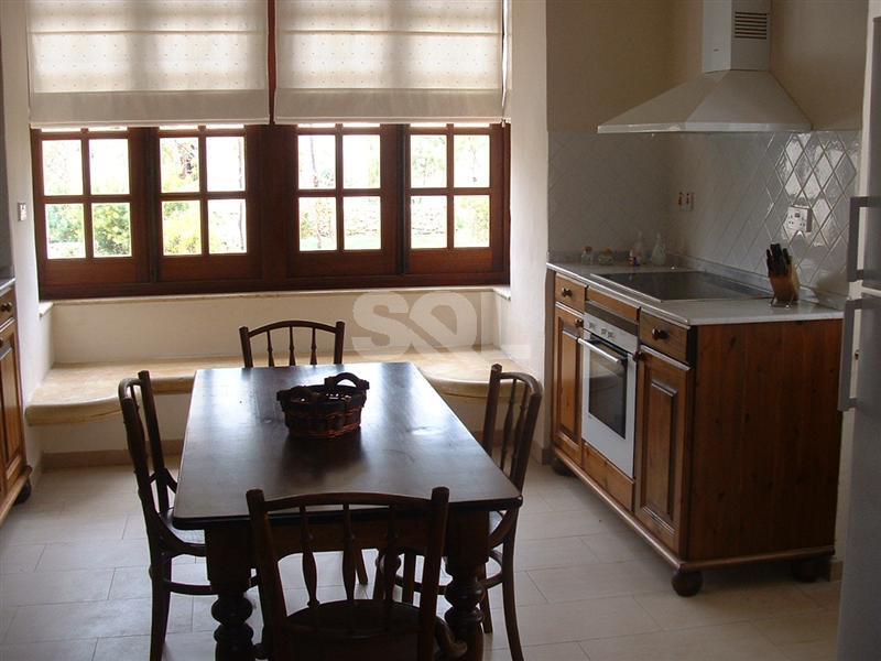 Villa in Attard To Rent