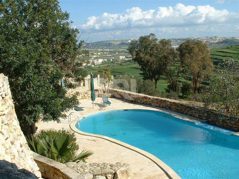 Farmhouse in Wardija To Rent