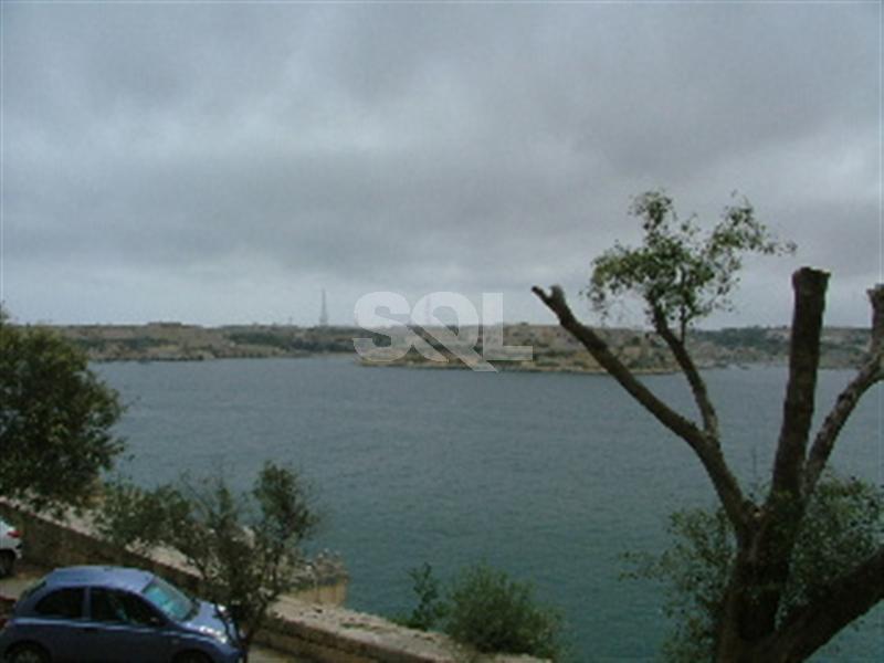 Retail/Catering in Valletta To Rent