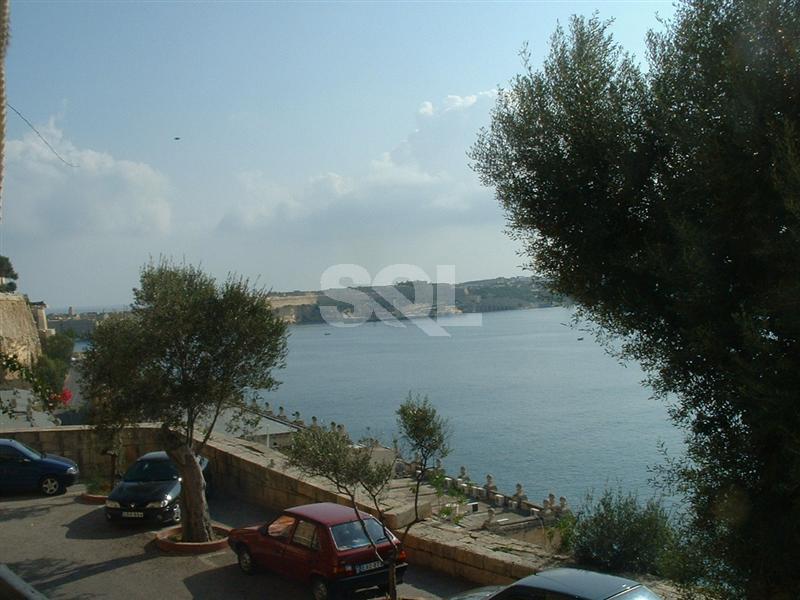Retail/Catering in Valletta To Rent