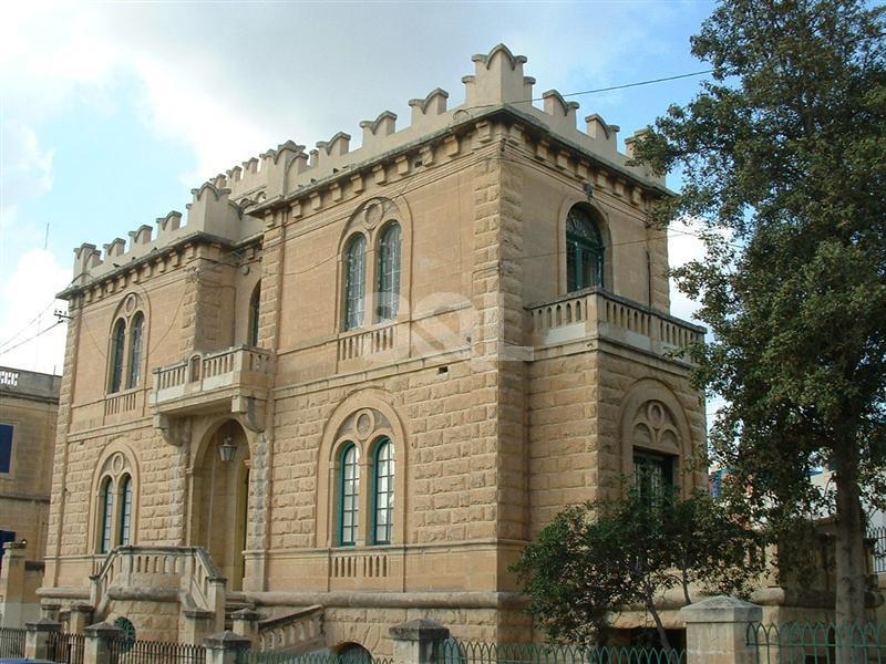 Villa in Ta' Xbiex To Rent