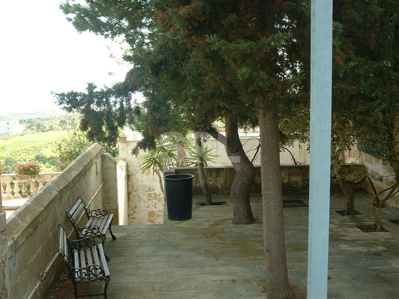 Villa in Madliena To Rent