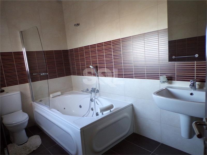 Villa in Madliena To Rent