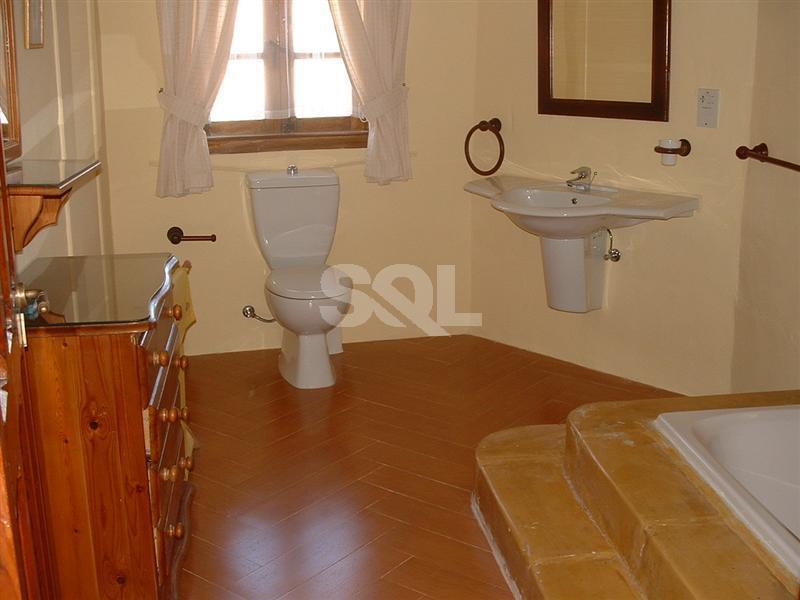 House of Character in San Pawl Tat-Targa To Rent