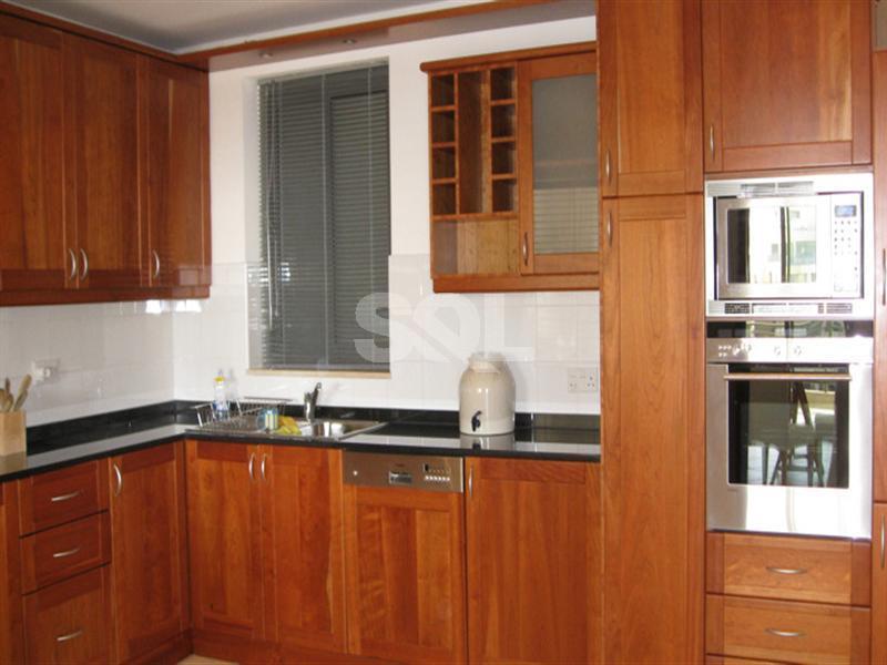 Apartment in Portomaso To Rent