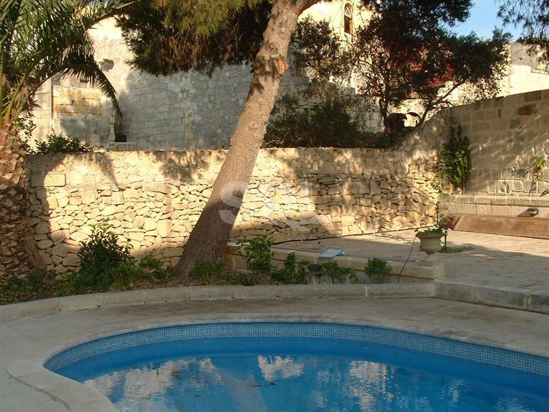 Farmhouse in Mosta To Rent
