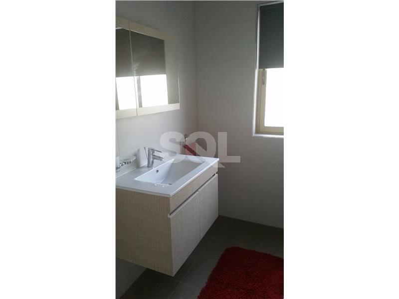 Semi-Detached Villa in San Gwann To Rent