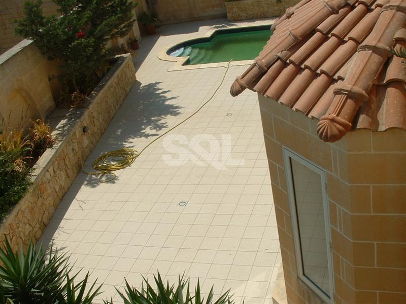 Villa in Madliena To Rent
