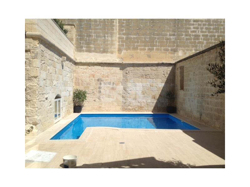 House of Character in Attard To Rent
