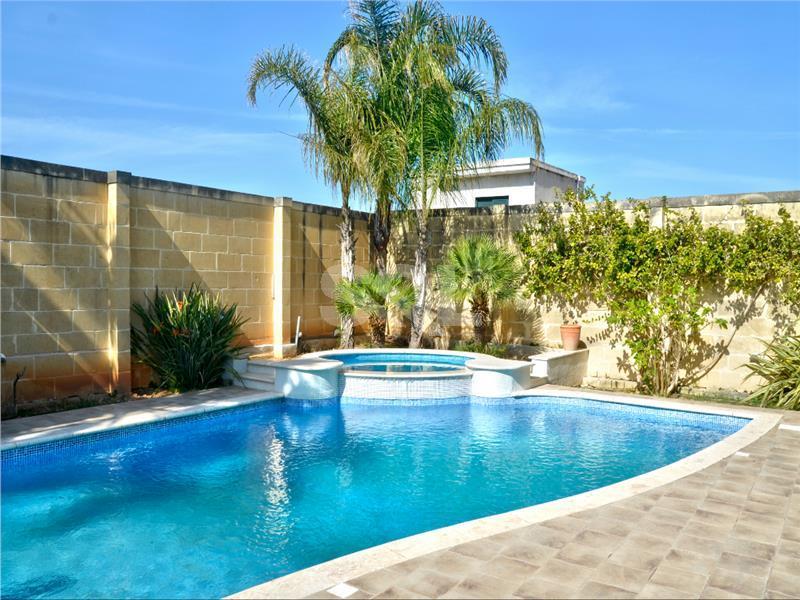 Detached Villa in Balzan For Sale