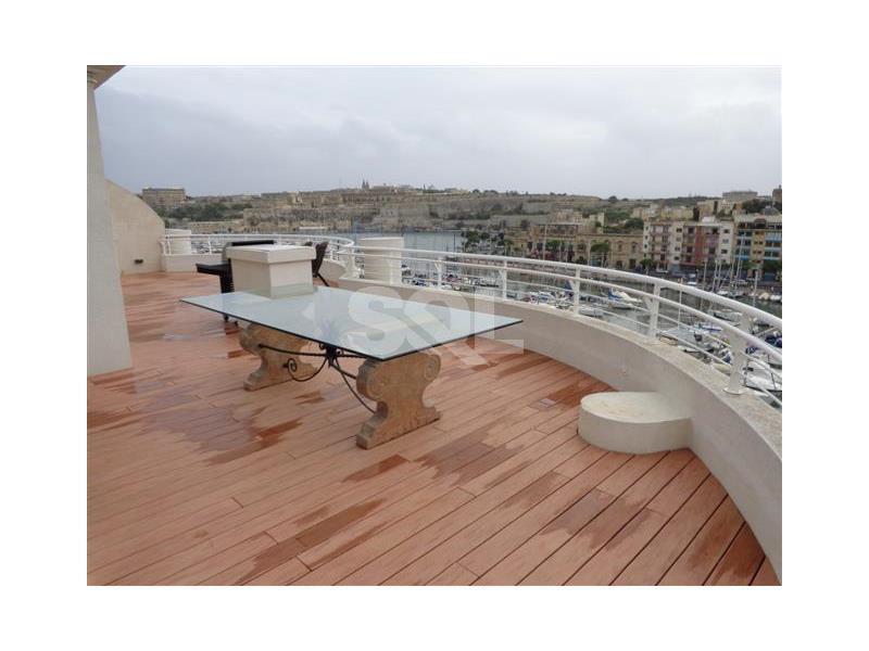 Penthouse in Ta' Xbiex To Rent