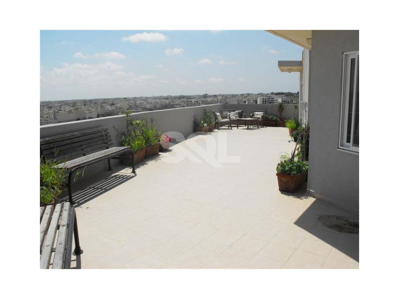 Penthouse in Mosta To Rent