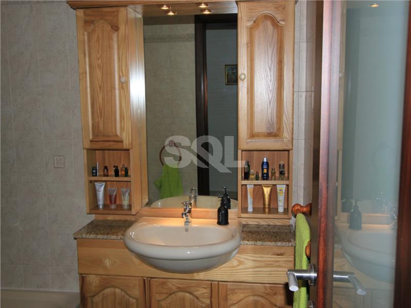 Apartment in Ta' Xbiex To Rent