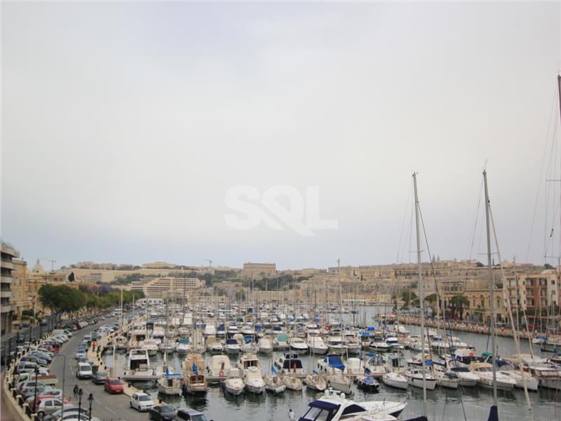 Apartment in Ta' Xbiex To Rent