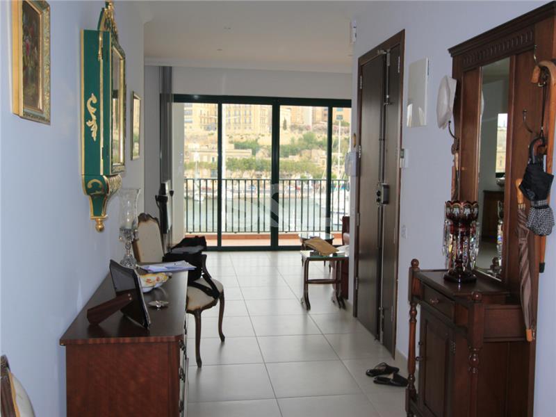 Apartment in Ta' Xbiex To Rent